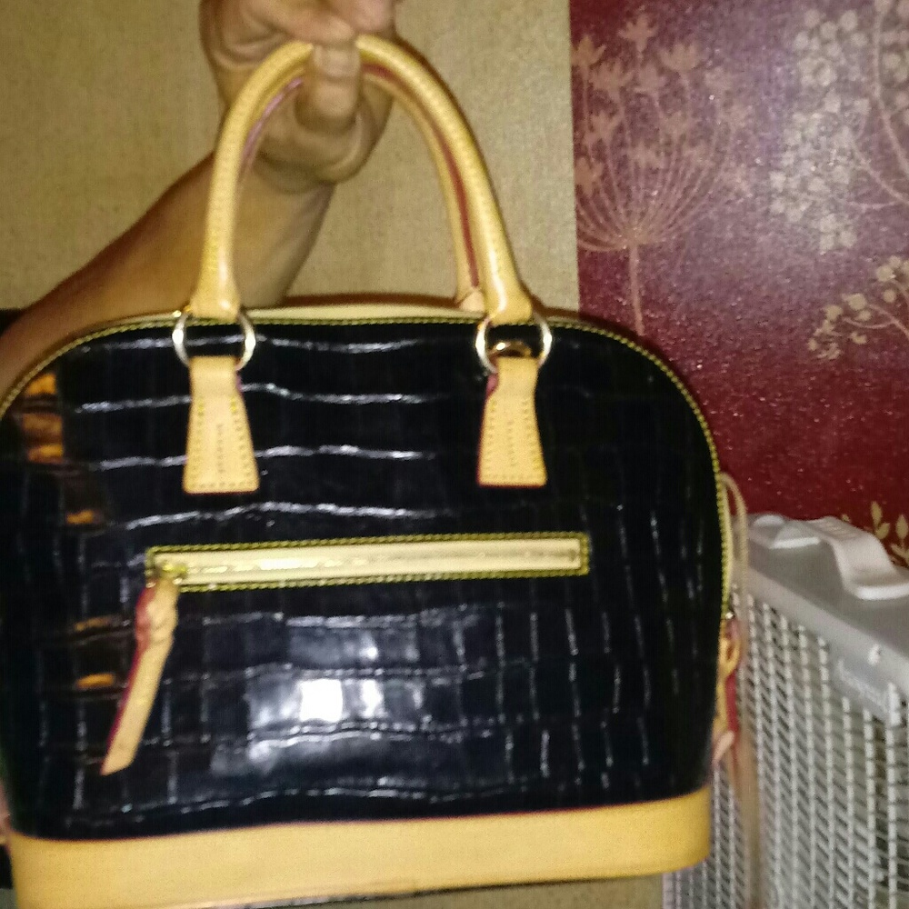 Dooney Bourke - Picture 4 of 6